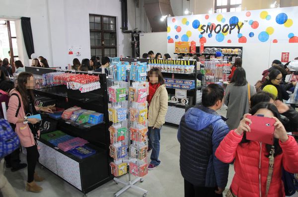 Snoopy 65週年巡迴特展，走進花生漫畫，獨家邀請史努比妹妹Belle(貝兒)，台北松山文創園區，