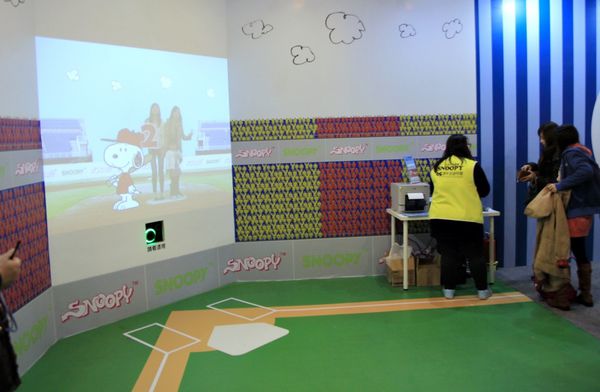 Snoopy 65週年巡迴特展，走進花生漫畫，獨家邀請史努比妹妹Belle(貝兒)，台北松山文創園區，