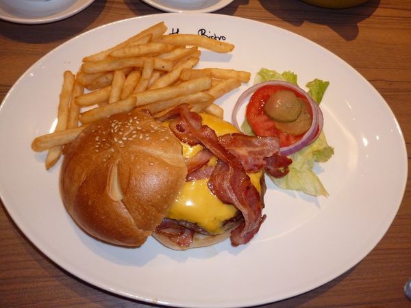 House Bistro 好適廚坊：紮實多汁的經典牛肉堡--House Bistro 好適廚坊口碑券体驗心得