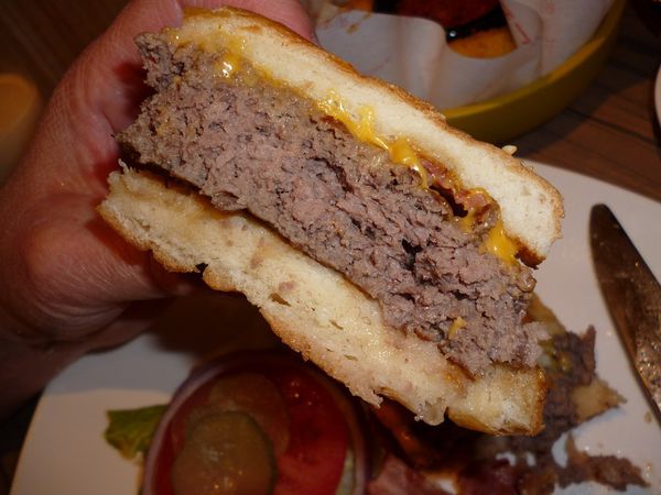 House Bistro 好適廚坊：紮實多汁的經典牛肉堡--House Bistro 好適廚坊口碑券体驗心得