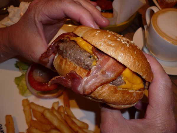 House Bistro 好適廚坊：紮實多汁的經典牛肉堡--House Bistro 好適廚坊口碑券体驗心得