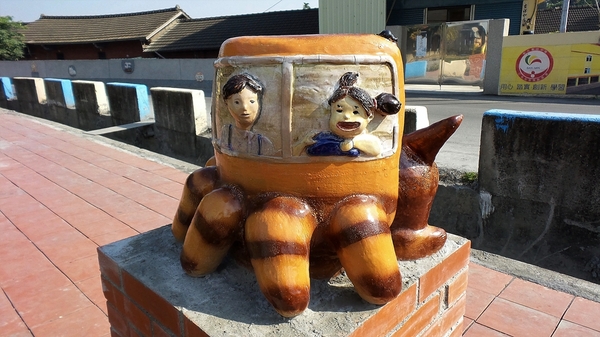 三民社區享幸福廊道：【彰化田中景點】窯燒陶板藝術三民社區~平凡的鄉村有小小的貓世界