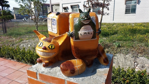 三民社區享幸福廊道：【彰化田中景點】窯燒陶板藝術三民社區~平凡的鄉村有小小的貓世界