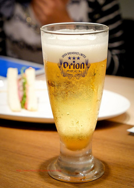 接著是职人碳烤套餐,首先先上了一杯冲绳orion生啤酒,这啤酒也是在