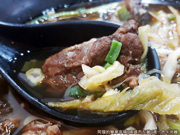 清一色牛肉麵13-紅燒牛肉麵特寫.jpg