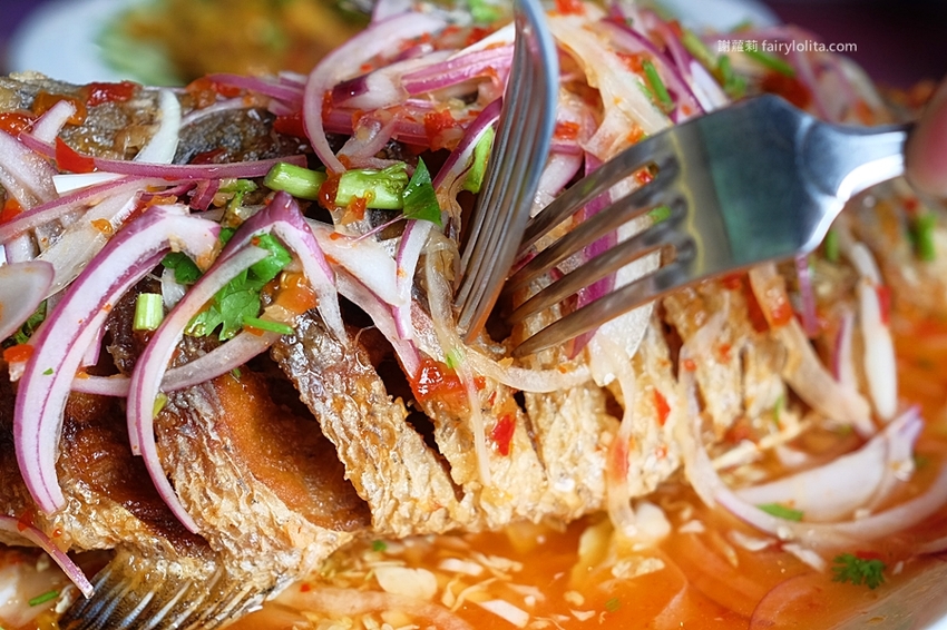 曼谷皇朝。挑戰全台超高CP值泰式料理,只要59元就能吃得到,消費滿700元再送椒麻雞! @蹦啾♥謝蘿莉 La vie heureuse