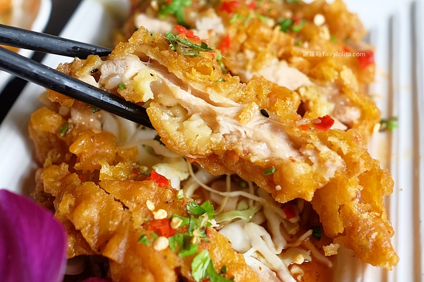 曼谷皇朝。挑戰全台超高CP值泰式料理,只要59元就能吃得到,消費滿700元再送椒麻雞! @蹦啾♥謝蘿莉 La vie heureuse