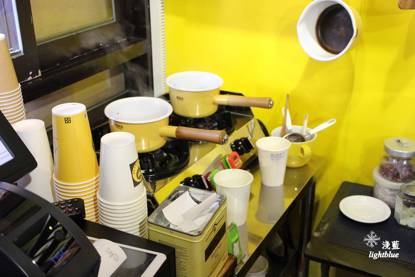 [ 龍山寺．西門站美食 ] 淺藍 ×  iHERE tea & cafe 當地小茶館～松露奶茶，奶茶界的LV