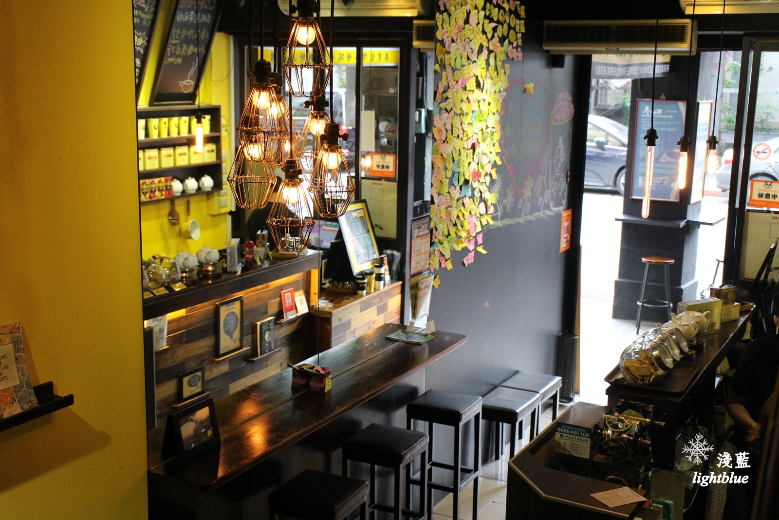 [ 龍山寺．西門站美食 ] 淺藍 ×  iHERE tea & cafe 當地小茶館～松露奶茶，奶茶界的LV