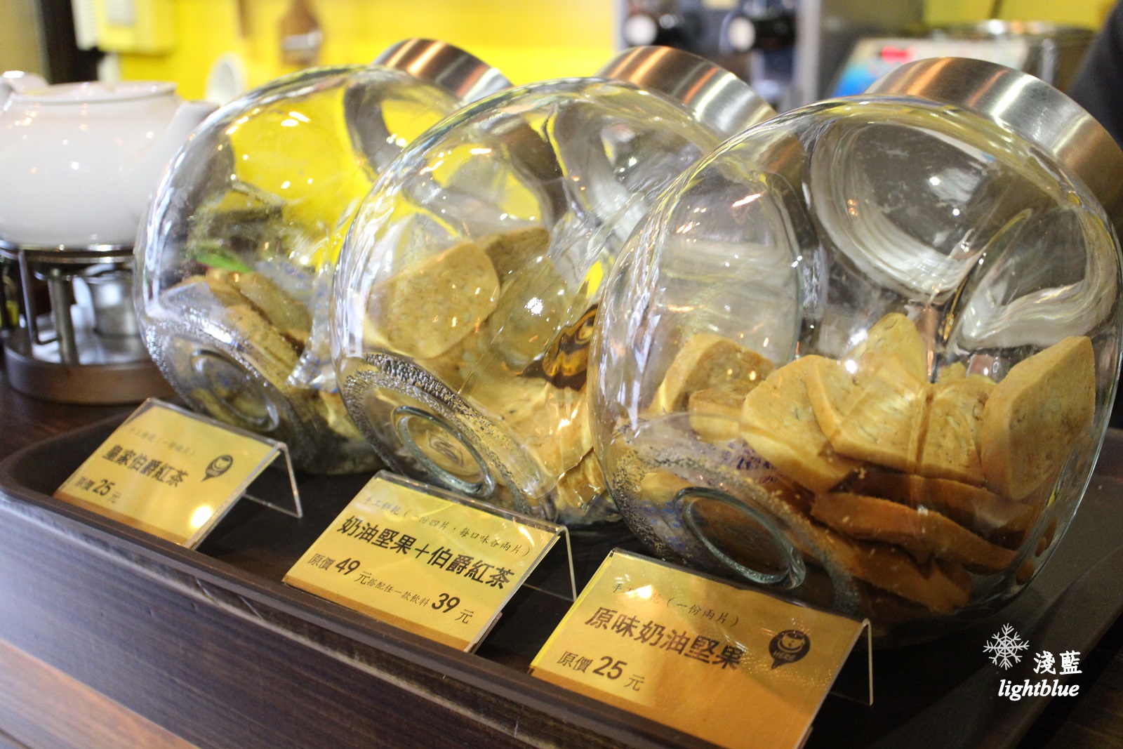 [ 龍山寺．西門站美食 ] 淺藍 ×  iHERE tea & cafe 當地小茶館～松露奶茶，奶茶界的LV