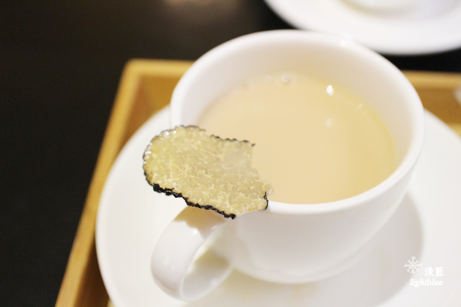 [ 龍山寺．西門站美食 ] 淺藍 ×  iHERE tea & cafe 當地小茶館～松露奶茶，奶茶界的LV