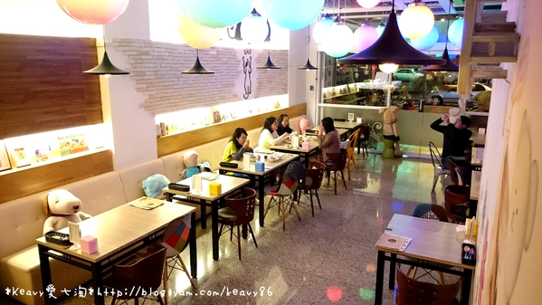 ★高雄三民★【Wow.F 沃夫餐廚(文山店)】浪漫霓虹燈下享義式美食。