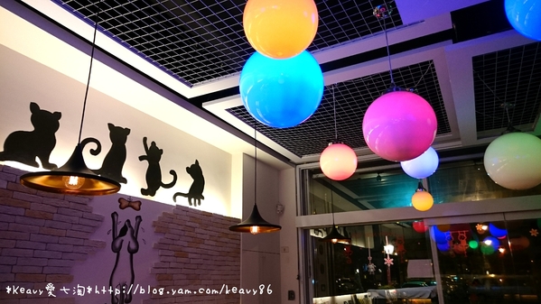 ★高雄三民★【Wow.F 沃夫餐廚(文山店)】浪漫霓虹燈下享義式美食。