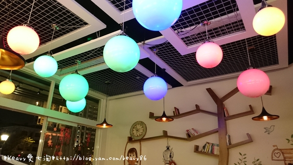 ★高雄三民★【Wow.F 沃夫餐廚(文山店)】浪漫霓虹燈下享義式美食。