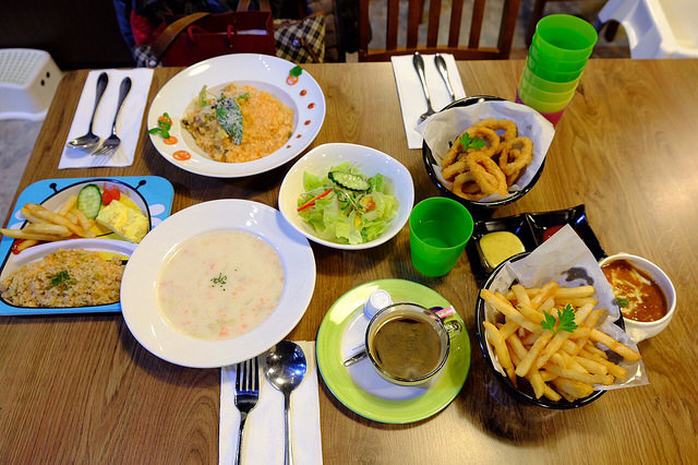 [台北熱門親子餐廳]大樹站-英倫三池-玩水、玩沙、玩球超好玩