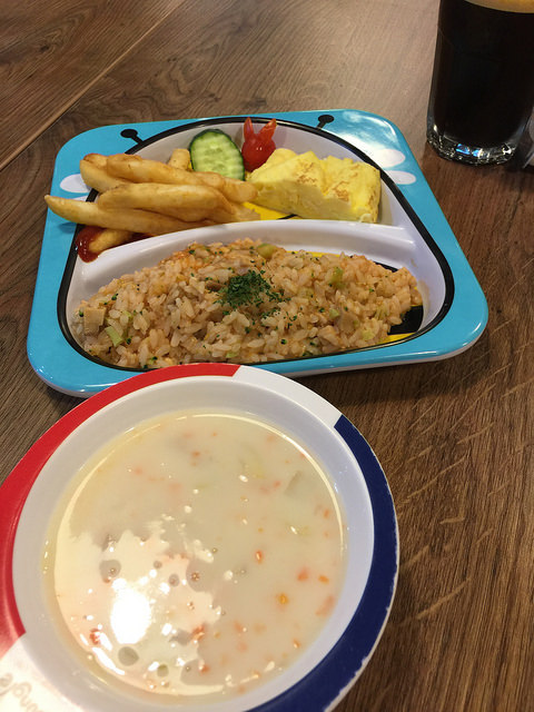 [台北熱門親子餐廳]大樹站-英倫三池-玩水、玩沙、玩球超好玩