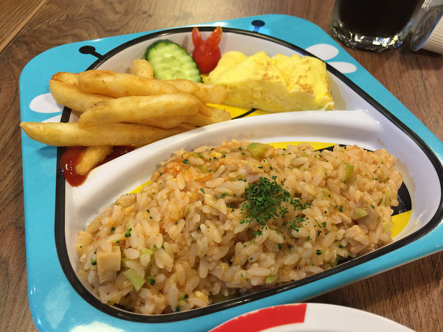 [台北熱門親子餐廳]大樹站-英倫三池-玩水、玩沙、玩球超好玩