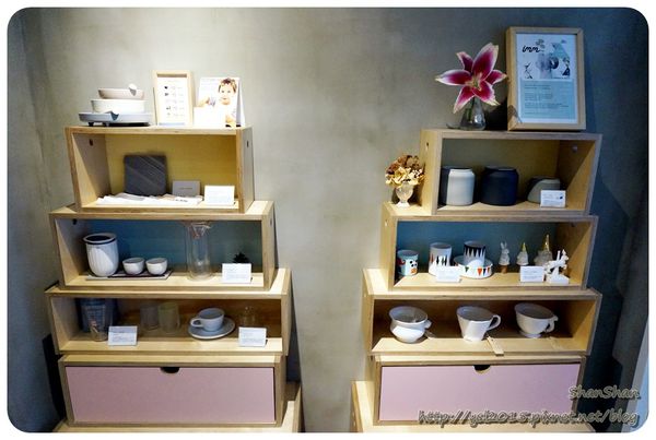 Cafe。「Fabrica 椅子」-6月新菜單什麼都好吃!有溫度又貼心的設計空間(文末可以欣賞一下長得像五金行的文具店)