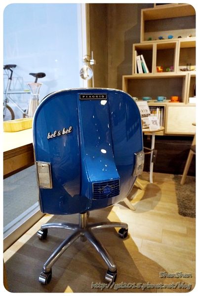 Cafe。「Fabrica 椅子」-6月新菜單什麼都好吃!有溫度又貼心的設計空間(文末可以欣賞一下長得像五金行的文具店)