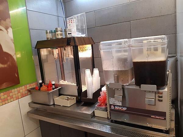 一中街夜市平價鐵板料理-二口美食,超好喝消暑飲品-鳳梅冰、臭