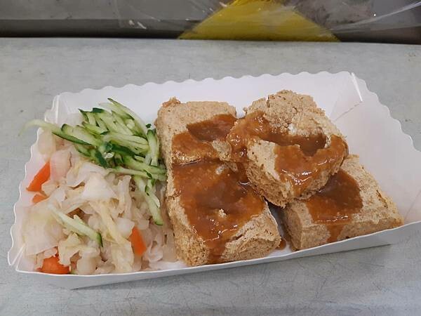 一中街夜市平價鐵板料理-二口美食,超好喝消暑飲品-鳳梅冰、臭