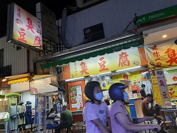 一中街夜市平價鐵板料理-二口美食,超好喝消暑飲品-鳳梅冰、臭