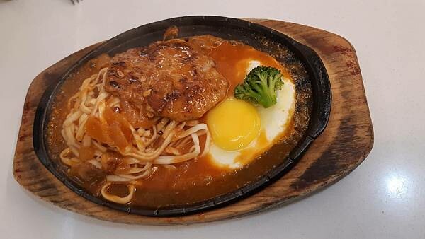 一中街夜市平價鐵板料理-二口美食,超好喝消暑飲品-鳳梅冰、臭