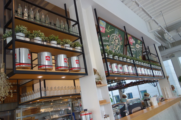 叉子ㄨ子：1031125[官本金文愛台灣]台中市西屯區叉子ㄨ子X子輕井澤新品牌挑高大空間有沙坑可玩耍現做美食拍照的好所在市議會旁