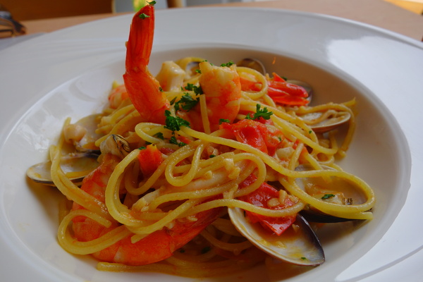 叉子ㄨ子：1031125[官本金文愛台灣]台中市西屯區叉子ㄨ子X子輕井澤新品牌挑高大空間有沙坑可玩耍現做美食拍照的好所在市議會旁