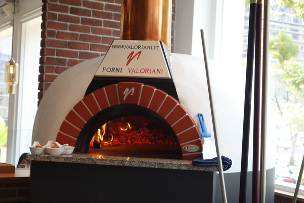 叉子ㄨ子：1031125[官本金文愛台灣]台中市西屯區叉子ㄨ子X子輕井澤新品牌挑高大空間有沙坑可玩耍現做美食拍照的好所在市議會旁