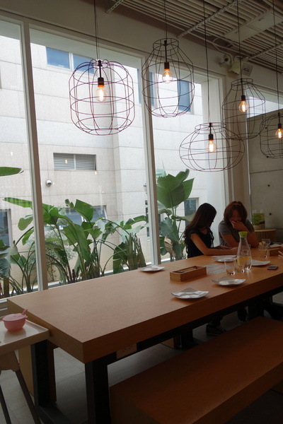 叉子ㄨ子：1031125[官本金文愛台灣]台中市西屯區叉子ㄨ子X子輕井澤新品牌挑高大空間有沙坑可玩耍現做美食拍照的好所在市議會旁