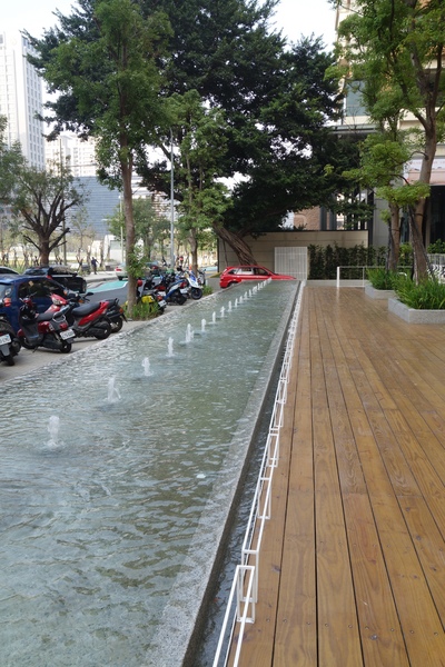 叉子ㄨ子：1031125[官本金文愛台灣]台中市西屯區叉子ㄨ子X子輕井澤新品牌挑高大空間有沙坑可玩耍現做美食拍照的好所在市議會旁