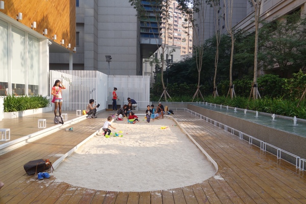 叉子ㄨ子：1031125[官本金文愛台灣]台中市西屯區叉子ㄨ子X子輕井澤新品牌挑高大空間有沙坑可玩耍現做美食拍照的好所在市議會旁