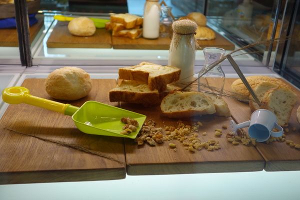 叉子ㄨ子：1031125[官本金文愛台灣]台中市西屯區叉子ㄨ子X子輕井澤新品牌挑高大空間有沙坑可玩耍現做美食拍照的好所在市議會旁