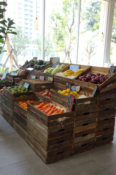 叉子ㄨ子：1031125[官本金文愛台灣]台中市西屯區叉子ㄨ子X子輕井澤新品牌挑高大空間有沙坑可玩耍現做美食拍照的好所在市議會旁