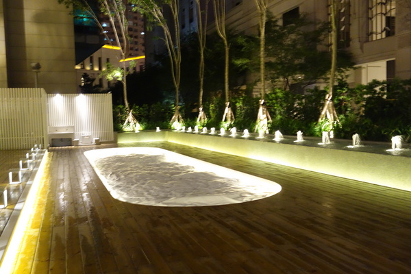 叉子ㄨ子：1031125[官本金文愛台灣]台中市西屯區叉子ㄨ子X子輕井澤新品牌挑高大空間有沙坑可玩耍現做美食拍照的好所在市議會旁