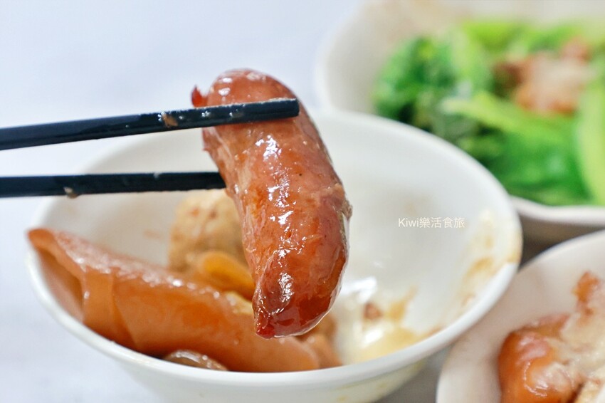 彰化市美食推薦！必吃新町米糕爌肉飯，豬腳 米糕香氣都滿分。