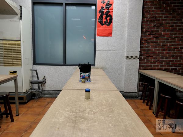 【嘉義東區美食】東門雞肉飯：巷子內人氣雞肉飯雞片飯，油蔥酥飄香雞肉軟嫩；豐富小菜平價美味，在地人也愛這一味