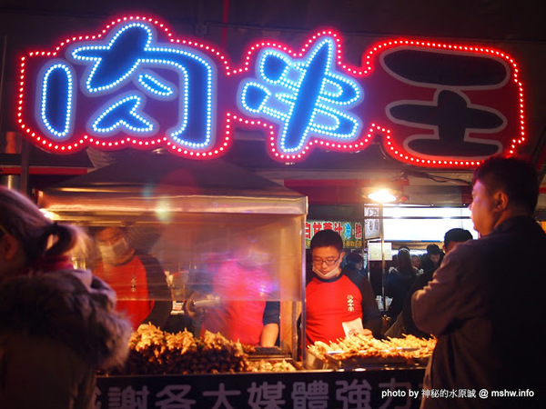 環中觀光夜市：【景點】台中環中觀光夜市@西屯 : 7000坪大容量的新夜市？!停車方便,攤位沒有經貿多,感覺比較接近龍富…