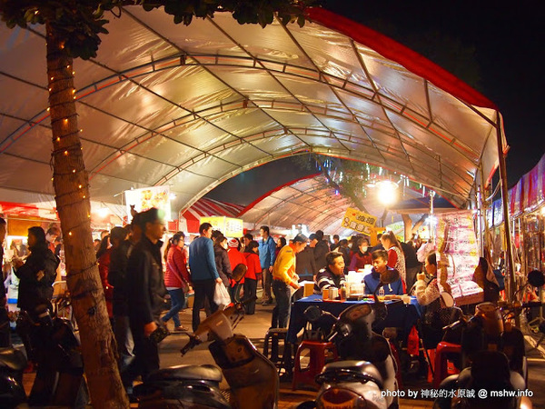 環中觀光夜市：【景點】台中環中觀光夜市@西屯 : 7000坪大容量的新夜市？!停車方便,攤位沒有經貿多,感覺比較接近龍富…
