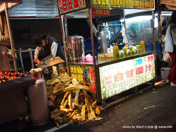 環中觀光夜市：【景點】台中環中觀光夜市@西屯 : 7000坪大容量的新夜市？!停車方便,攤位沒有經貿多,感覺比較接近龍富…