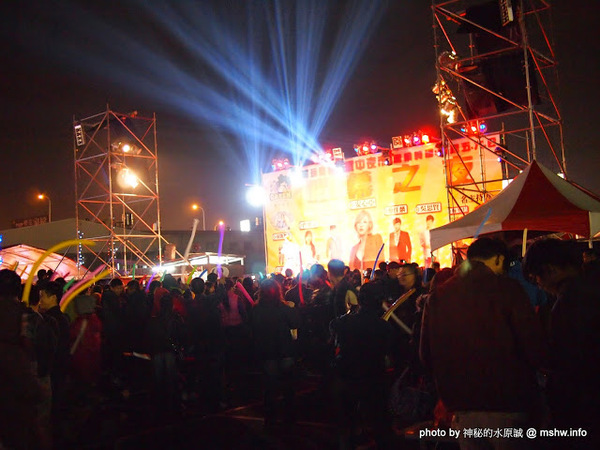 環中觀光夜市：【景點】台中環中觀光夜市@西屯 : 7000坪大容量的新夜市？!停車方便,攤位沒有經貿多,感覺比較接近龍富…