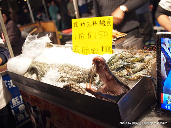 環中觀光夜市：【景點】台中環中觀光夜市@西屯 : 7000坪大容量的新夜市？!停車方便,攤位沒有經貿多,感覺比較接近龍富…
