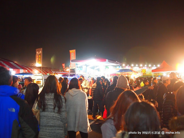 環中觀光夜市：【景點】台中環中觀光夜市@西屯 : 7000坪大容量的新夜市？!停車方便,攤位沒有經貿多,感覺比較接近龍富…