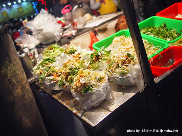 環中觀光夜市：【景點】台中環中觀光夜市@西屯 : 7000坪大容量的新夜市？!停車方便,攤位沒有經貿多,感覺比較接近龍富…