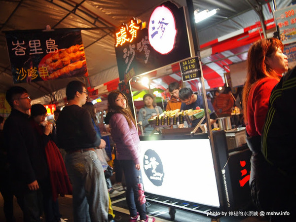 環中觀光夜市：【景點】台中環中觀光夜市@西屯 : 7000坪大容量的新夜市？!停車方便,攤位沒有經貿多,感覺比較接近龍富…