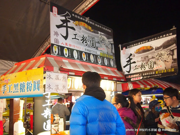 環中觀光夜市：【景點】台中環中觀光夜市@西屯 : 7000坪大容量的新夜市？!停車方便,攤位沒有經貿多,感覺比較接近龍富…