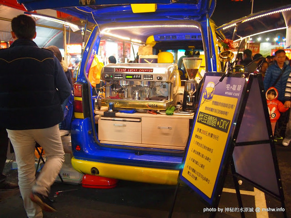 環中觀光夜市：【景點】台中環中觀光夜市@西屯 : 7000坪大容量的新夜市？!停車方便,攤位沒有經貿多,感覺比較接近龍富…