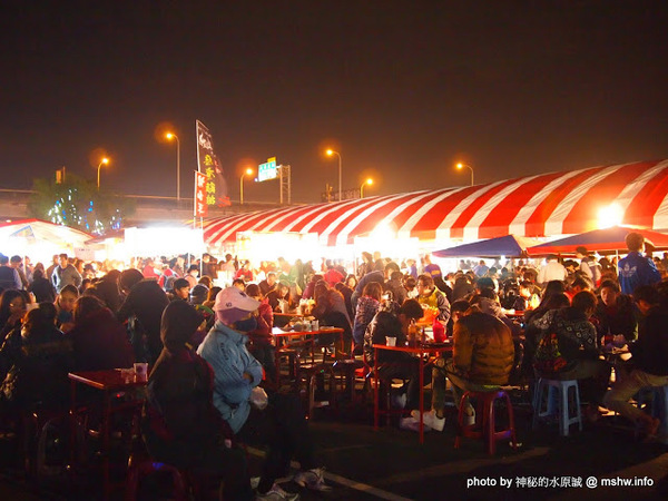 環中觀光夜市：【景點】台中環中觀光夜市@西屯 : 7000坪大容量的新夜市？!停車方便,攤位沒有經貿多,感覺比較接近龍富…