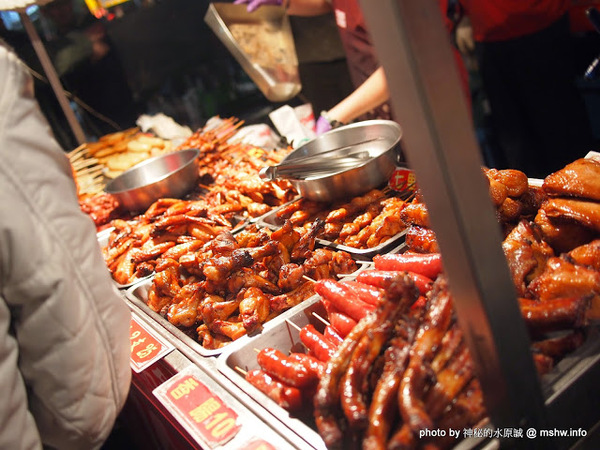 環中觀光夜市：【景點】台中環中觀光夜市@西屯 : 7000坪大容量的新夜市？!停車方便,攤位沒有經貿多,感覺比較接近龍富…